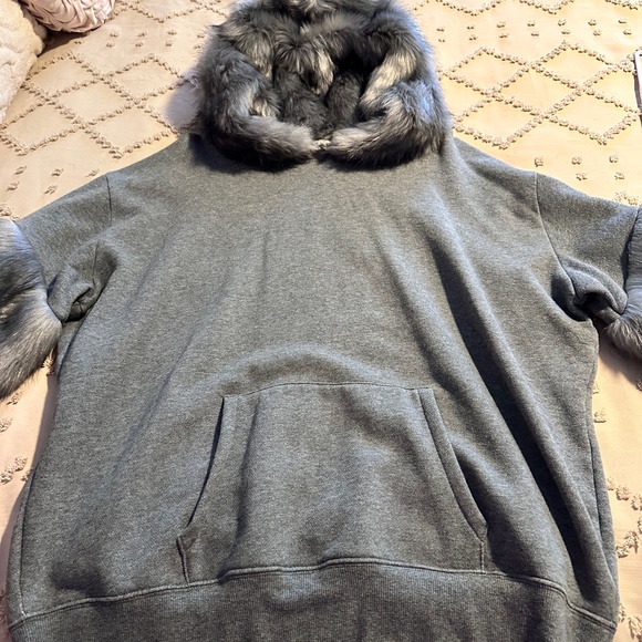 Grey Express Faux Fur Sweatshirt - Picture 5 of 5